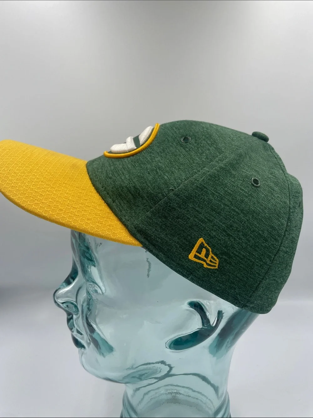 Green & Gold Youth Cap with Team Logo. NFL. New Era Cap Co. Packers. Preowned.